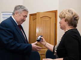 Вручение медали имени профессора Зинаиды Виссарионовны Ермольевой